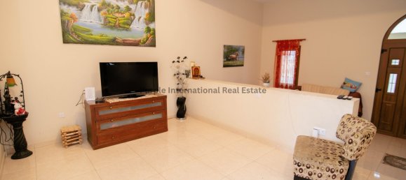 4 bedrooms Villa in Xylotymbou, Cyprus No. 1447 10