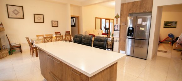 4 bedrooms Villa in Xylotymbou, Cyprus No. 1447 2