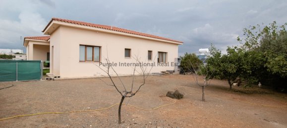 4 bedrooms Villa in Xylotymbou, Cyprus No. 1447 12