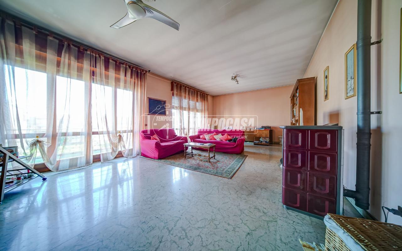 3 rooms Villa in Turbigo, Italy No. 15271