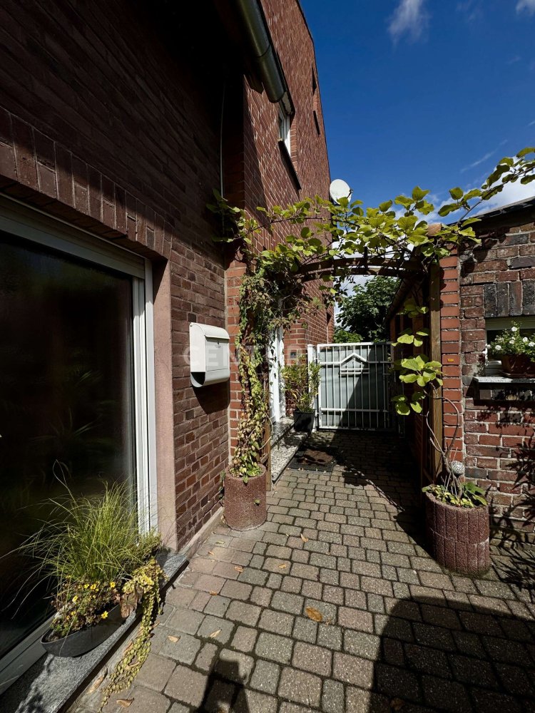 Casa de 4 habitaciónes en Heinsberg, Germany No. 321444