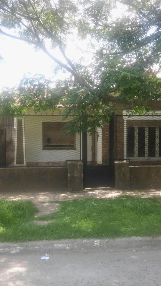3 bedrooms House in Almirante Brown, Argentina No. 89473