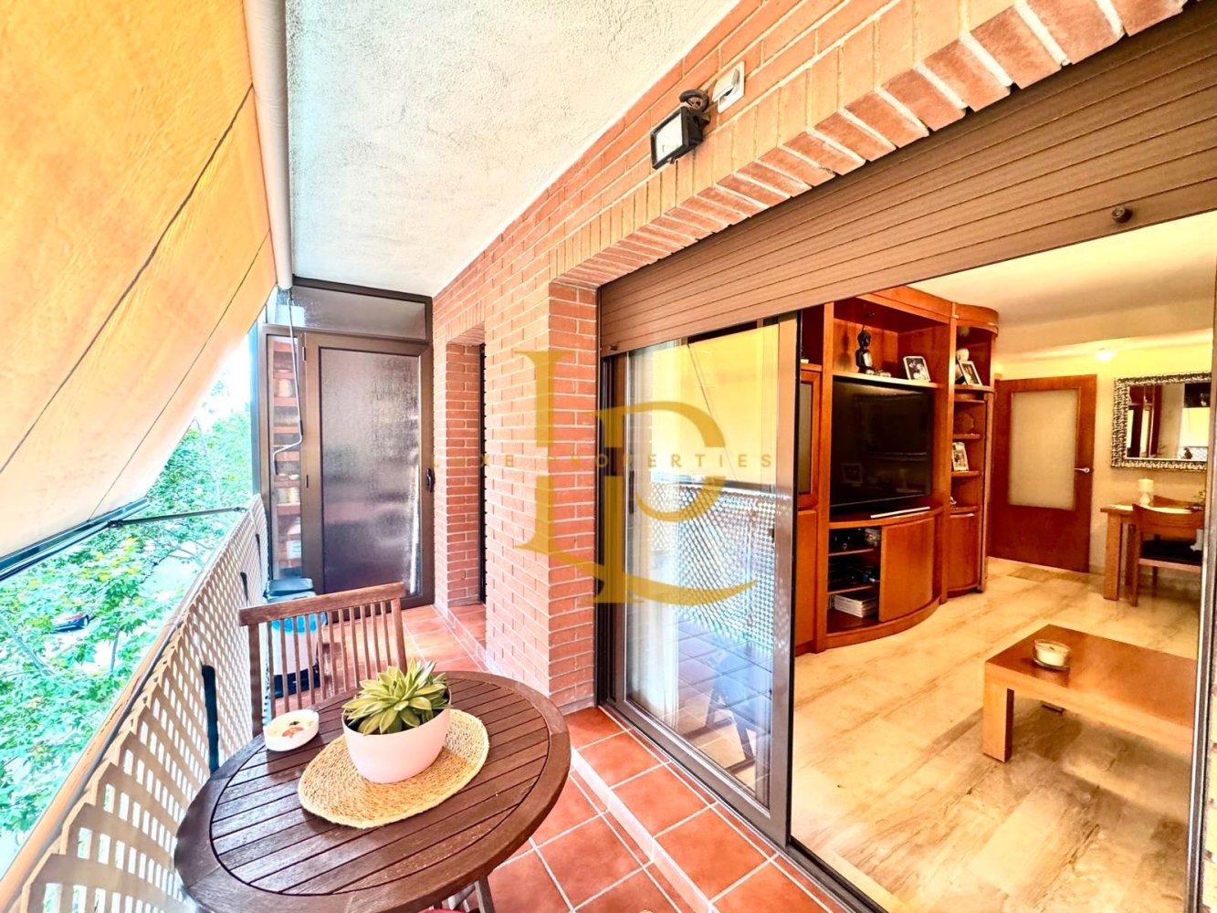 Dúplex de 4 dormitorios en Rubí, Spain No. 191204