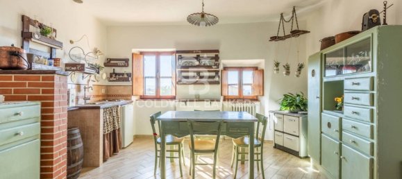 3 bedrooms House in Torgiano, Italy No. 356578 14