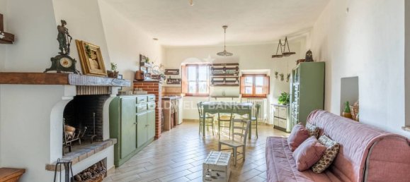 3 bedrooms House in Torgiano, Italy No. 356578 12