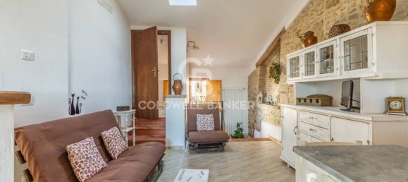 3 bedrooms House in Torgiano, Italy No. 356578 8