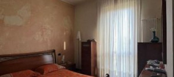 4-salle Appartement à Cormano, Italy No. 29811 10