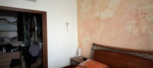 4-salle Appartement à Cormano, Italy No. 29811 11