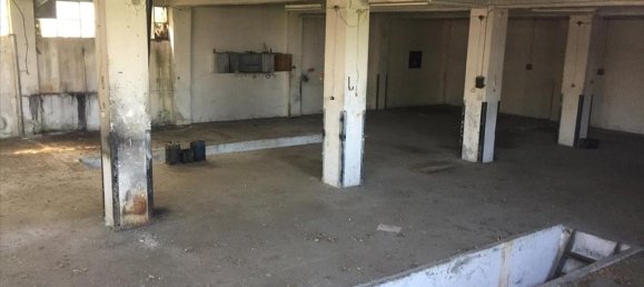 1050m² Property in Pylaia, Greece No. 5518 9