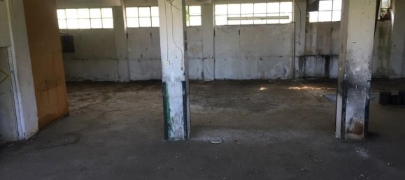 1050m² Property in Pylaia, Greece No. 5518 8