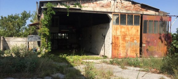 1050m² Property in Pylaia, Greece No. 5518 3