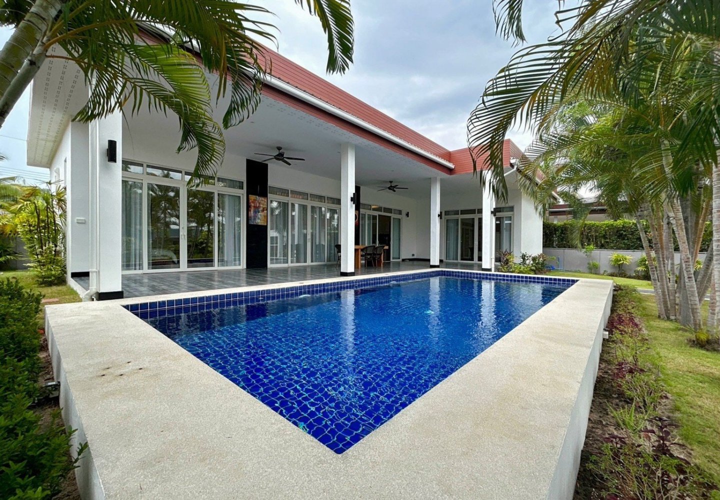 4 bedrooms Cafe / restaurant in Hua Hin, Thailand No. 6200