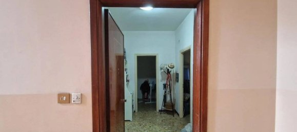 Apartamento de 3 dormitorios en La Loggia, Italy No. 100812 11