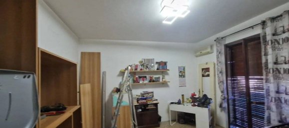 Apartamento de 3 dormitorios en La Loggia, Italy No. 100812 22