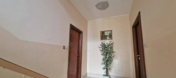 Apartamento de 3 dormitorios en La Loggia, Italy No. 100812 9