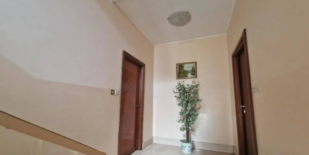 Apartamento de 3 dormitorios en La Loggia, Italy No. 100812