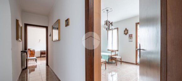 3 Schlafzimmer Villa in San Martino Buon Albergo, Italy, Nr. 60096 8