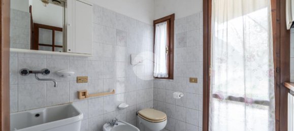 3 Schlafzimmer Villa in San Martino Buon Albergo, Italy, Nr. 60096 7