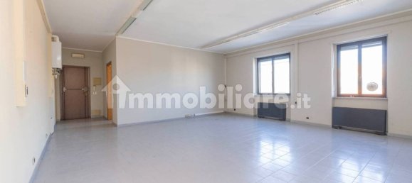 Oficina de 3 habitaciónes en Rivoli, Italy No. 324647 8