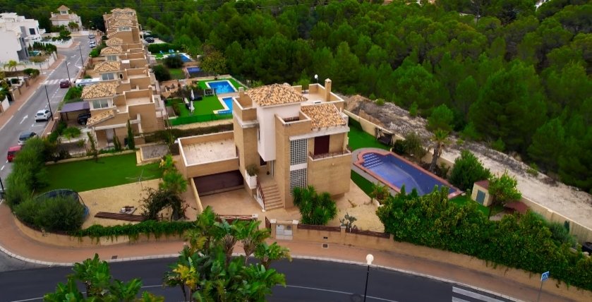 4 bedrooms House in La Nucia, Spain No. 285110