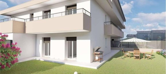 3 rooms Apartment in Inverigo, Italy No. 152445 2