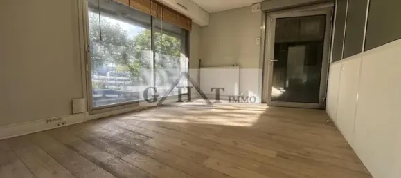 35m² Commercial property in Boissy-Saint-Leger, France No. 346155 2