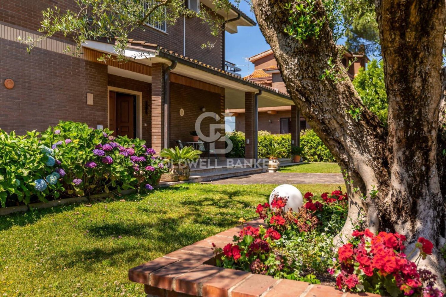 4 bedrooms Villa in Rome, Italy No. 297471