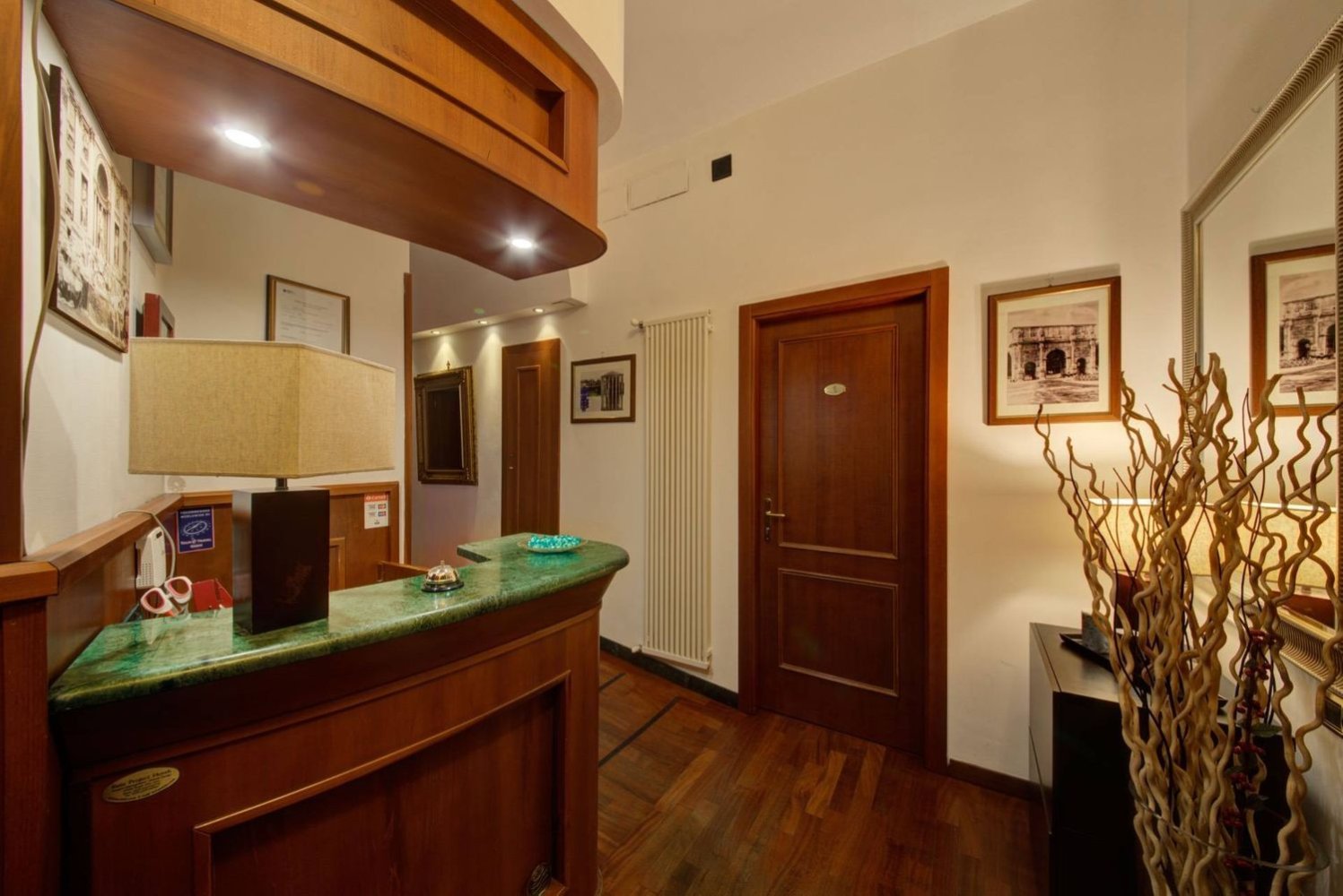 6 rooms Apartment in Rome, Italy No. 219070