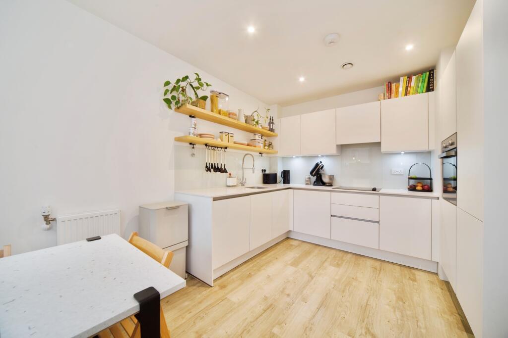 2 bedrooms Maisonette in London, United Kingdom No. 10580