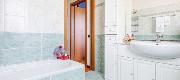 5-Zimmer Haus in Carate Brianza, Italy, Nr. 263427 18