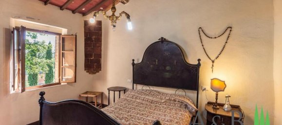 4 bedrooms House in Asciano, Italy No. 57200 44