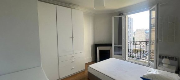 2 rooms Apartment in Paris, France No. 332179 11