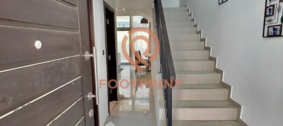 Moradia em banda T3 em Dubai, UAE N.º 24686 3