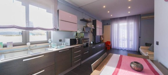 Квартира с 4 комнатами в Пало дель Колле, Италия № 31775 4