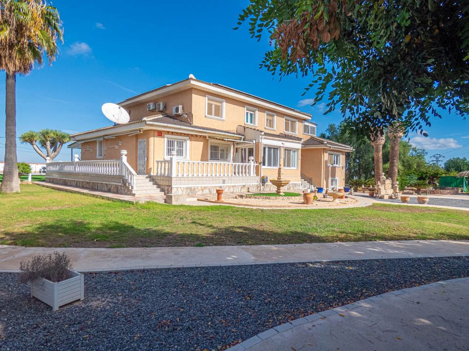 7 bedrooms Villa in San Miguel de Salinas, Spain No. 189245