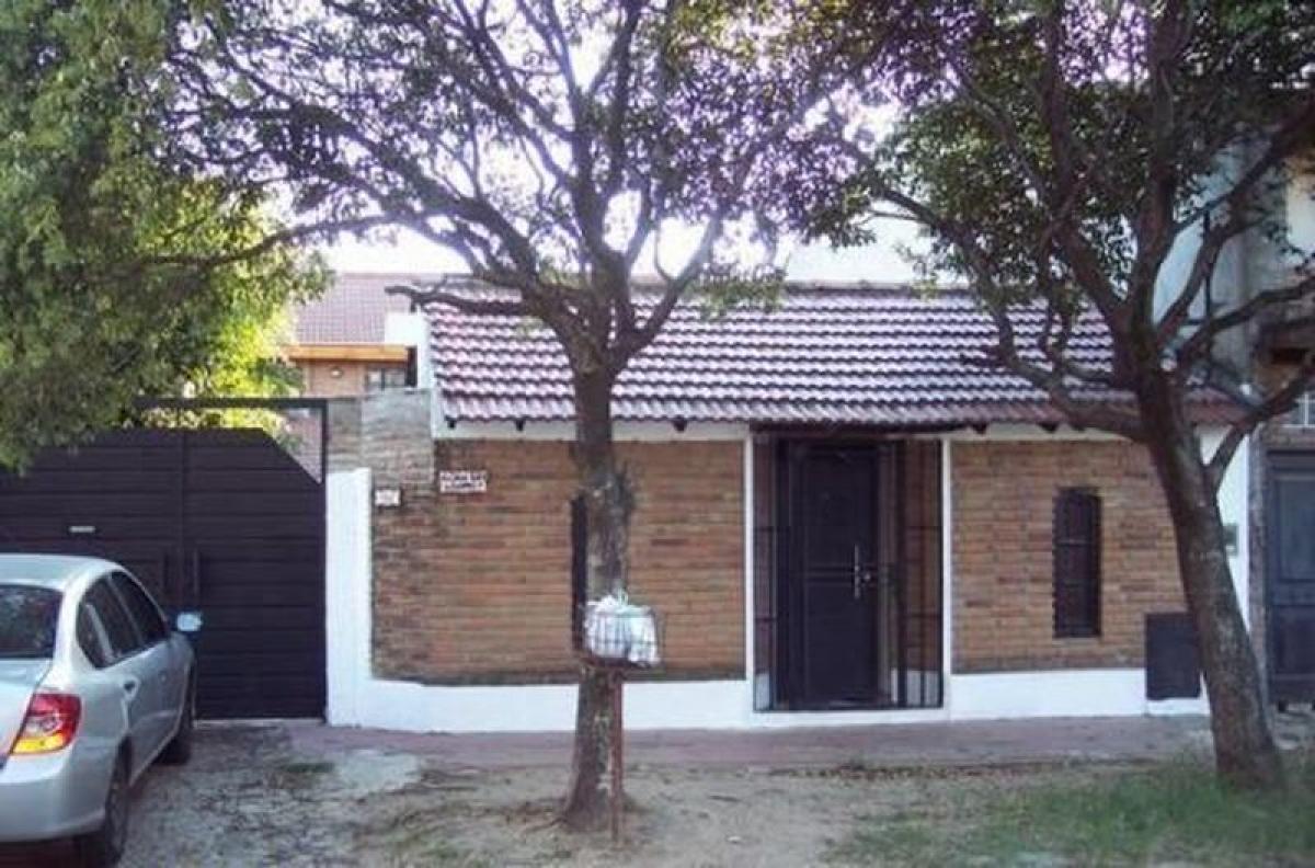 4 bedrooms House in Tres de Febrero, Argentina No. 56518