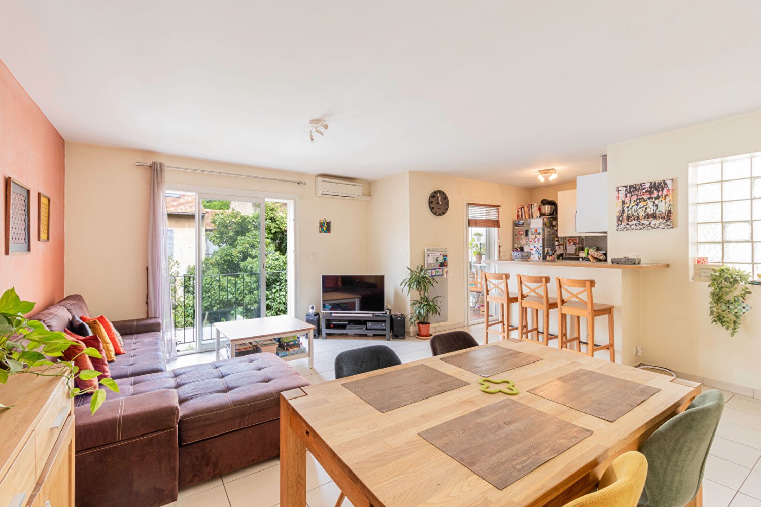 Apartamento de 2 dormitorios en Marseille, France No. 350804