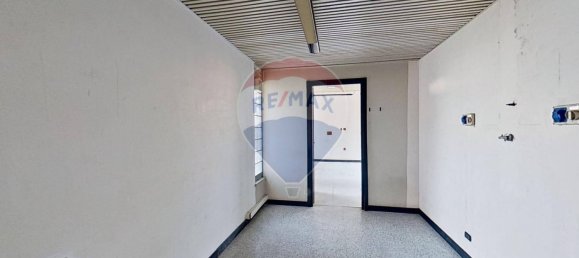 Escritório de 5 divisões em Gallarate, Italy N.º 113256 16