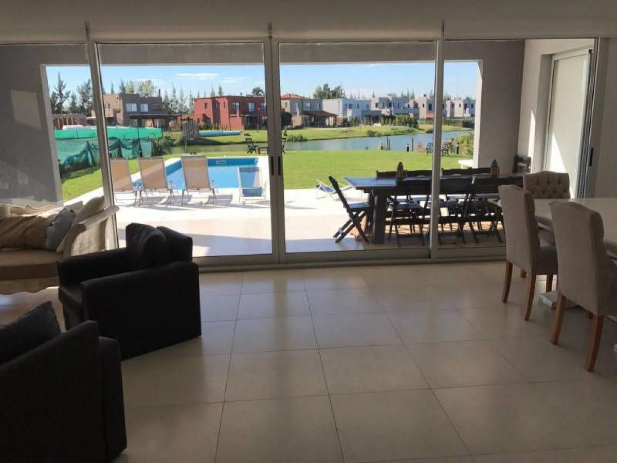 4 bedrooms House in Tigre, Argentina No. 61571