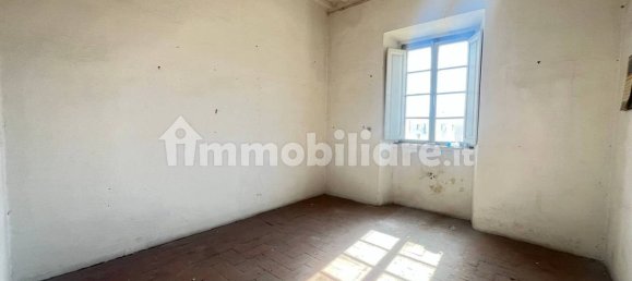 4 bedrooms Apartment in Livorno, Italy No. 110890 2
