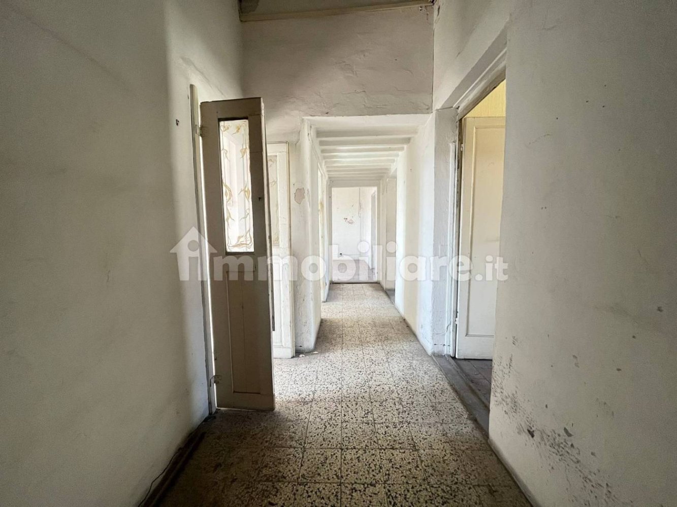 4 bedrooms Apartment in Livorno, Italy No. 110890