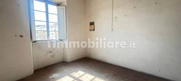 4 bedrooms Apartment in Livorno, Italy No. 110890 3