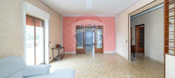 5-salle Appartement à San Giovanni la Punta, Italy No. 34884 40