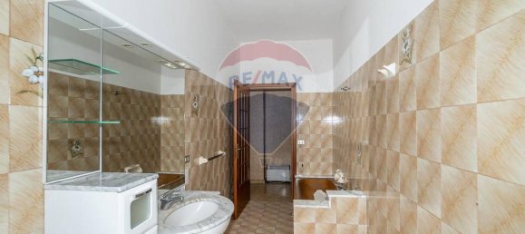 5-salle Appartement à San Giovanni la Punta, Italy No. 34884 28