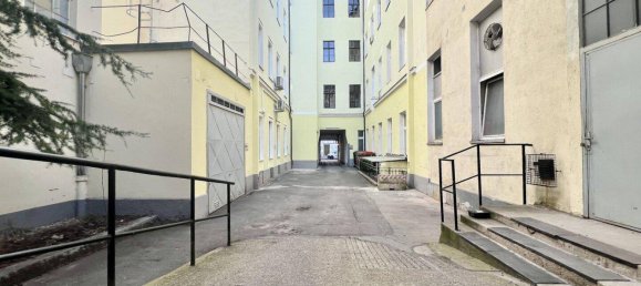  موقف سيارات في Neubau, Austria رقم 199215 6