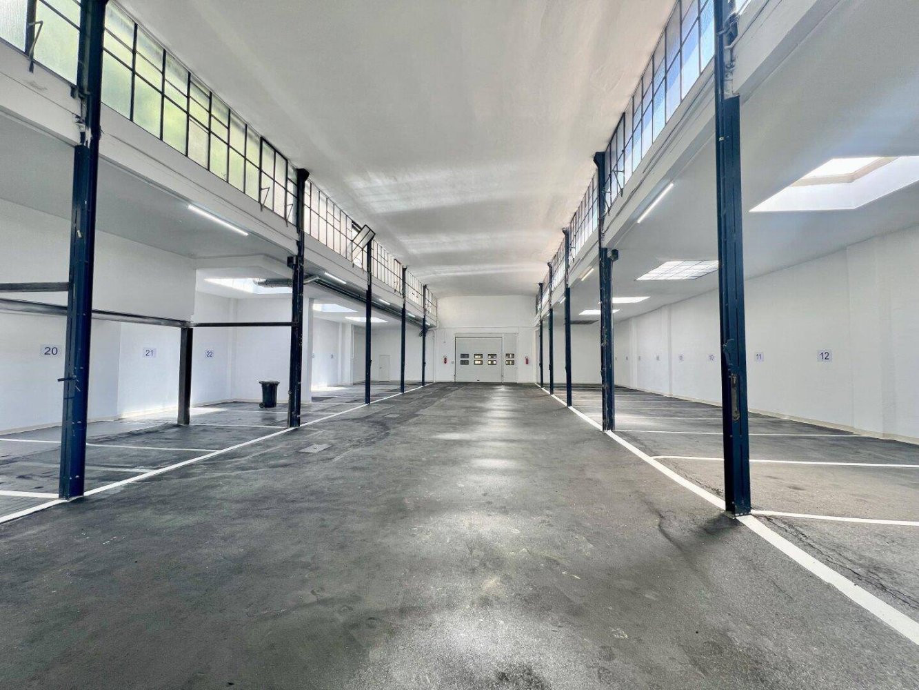  موقف سيارات في Neubau, Austria رقم 199215