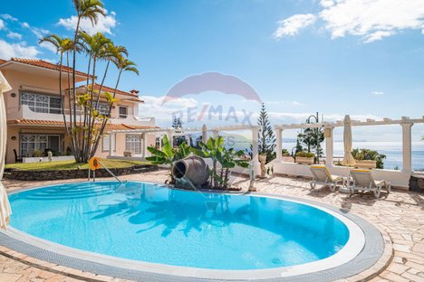 1200m² Building in Canico, Portugal No. 127822