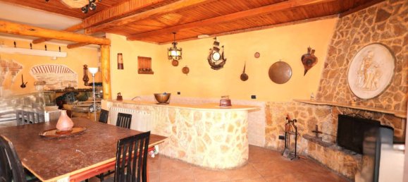 3 bedrooms Villa in Guidonia Montecelio, Italy No. 15679 8