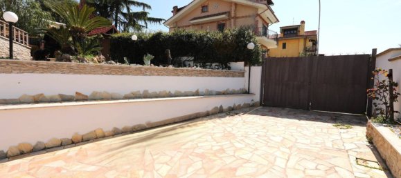 3 bedrooms Villa in Guidonia Montecelio, Italy No. 15679 6