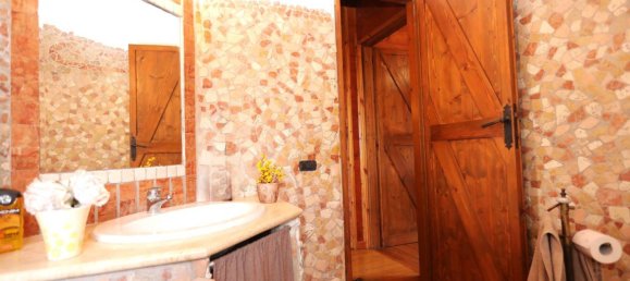 3 bedrooms Villa in Guidonia Montecelio, Italy No. 15679 14